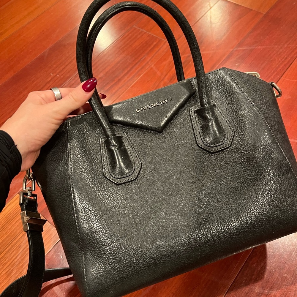 Givenchy Black Medium Antigona Bag (Amazing Condition)
